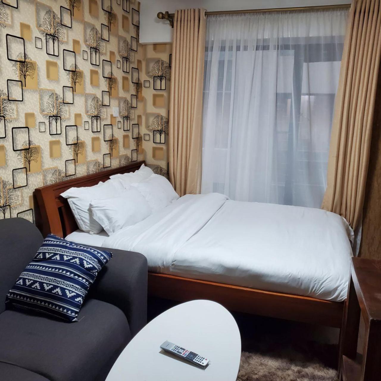 Apartment Lovely & Cozy Compact Studio Near Airport With Rooftop View *