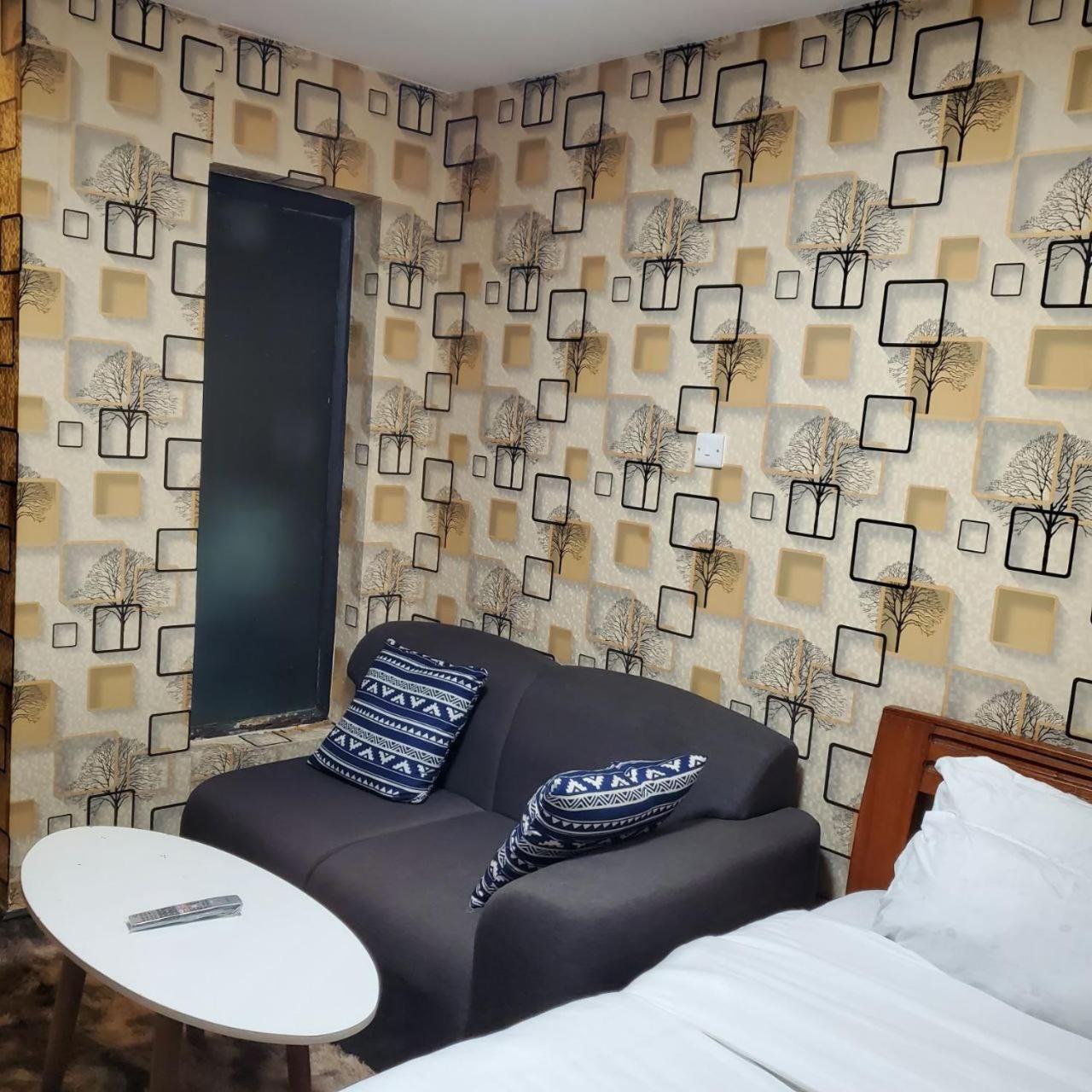 Lovely & Cozy Compact Studio Near Airport With Rooftop View Nairobi