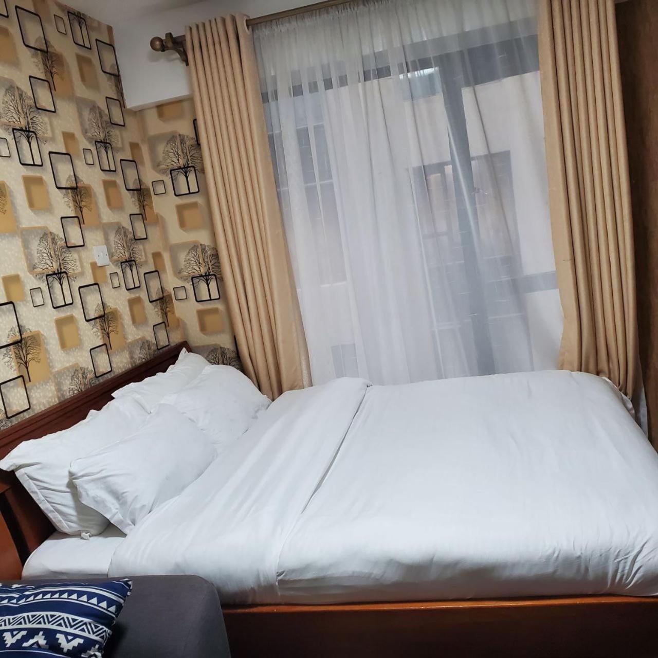 Lovely & Cozy Compact Studio Near Airport With Rooftop View * Nairobi