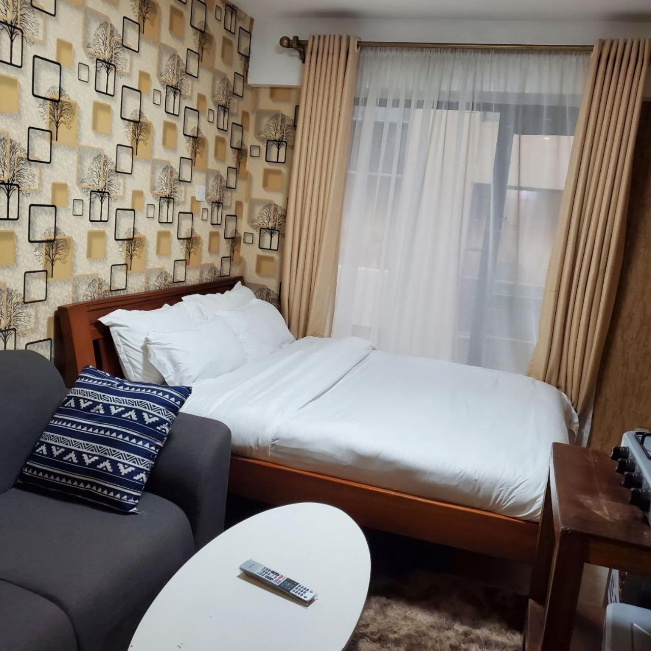 Lovely & Cozy Compact Studio Near Airport With Rooftop View Apartment *