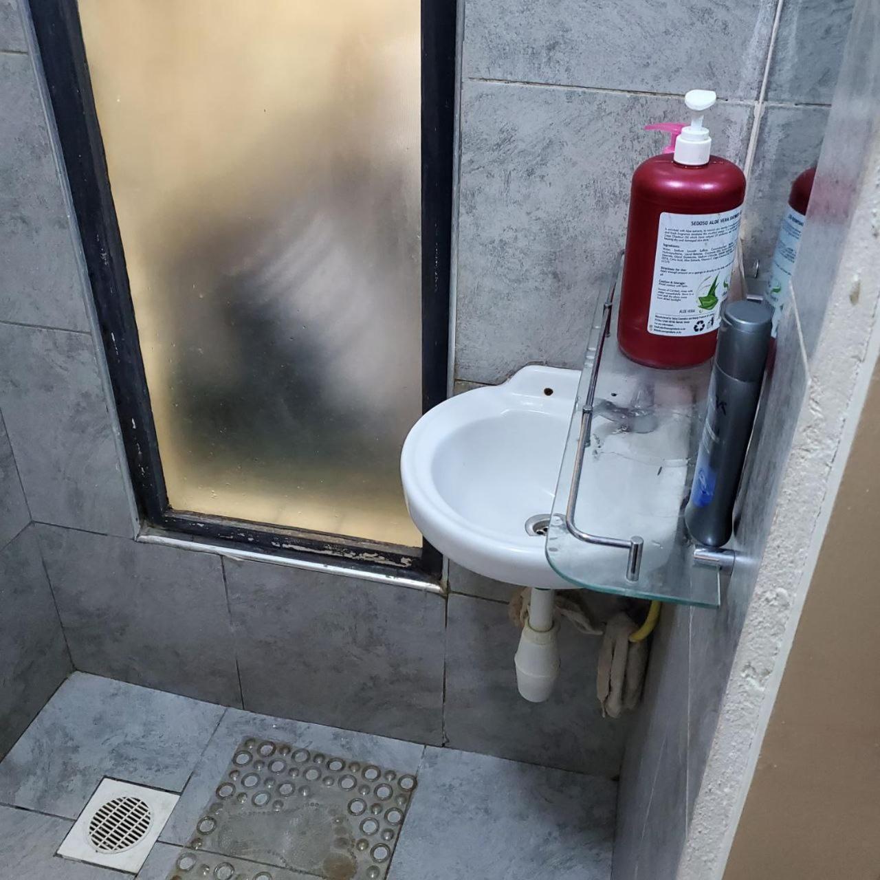 Lovely & Cozy Compact Studio Near Airport With Rooftop View *