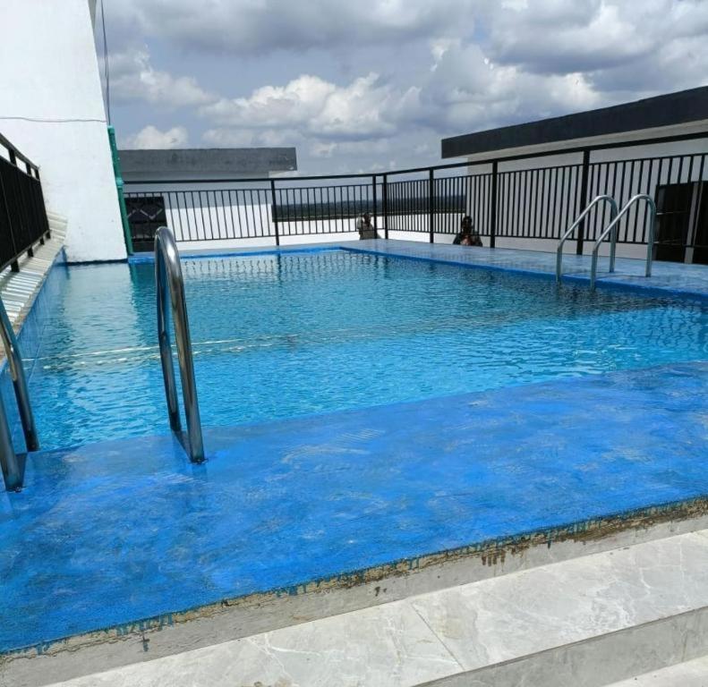 Stayrest Safari Tours New 3 Bedroom In Kilimani With Rooftop Pool Apartment Nairobi