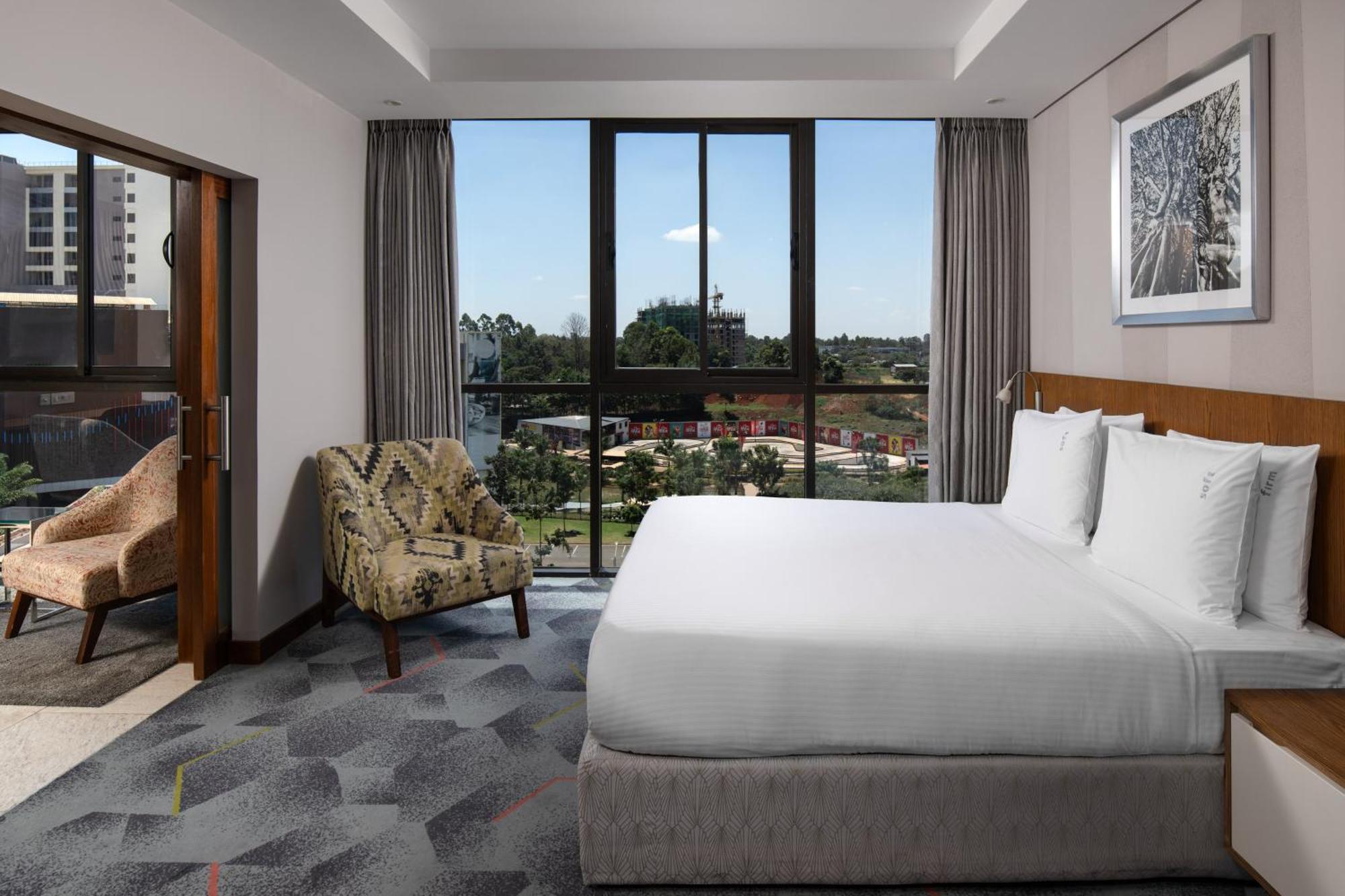 - Two Rivers Mall By Ihg Hotel 4*