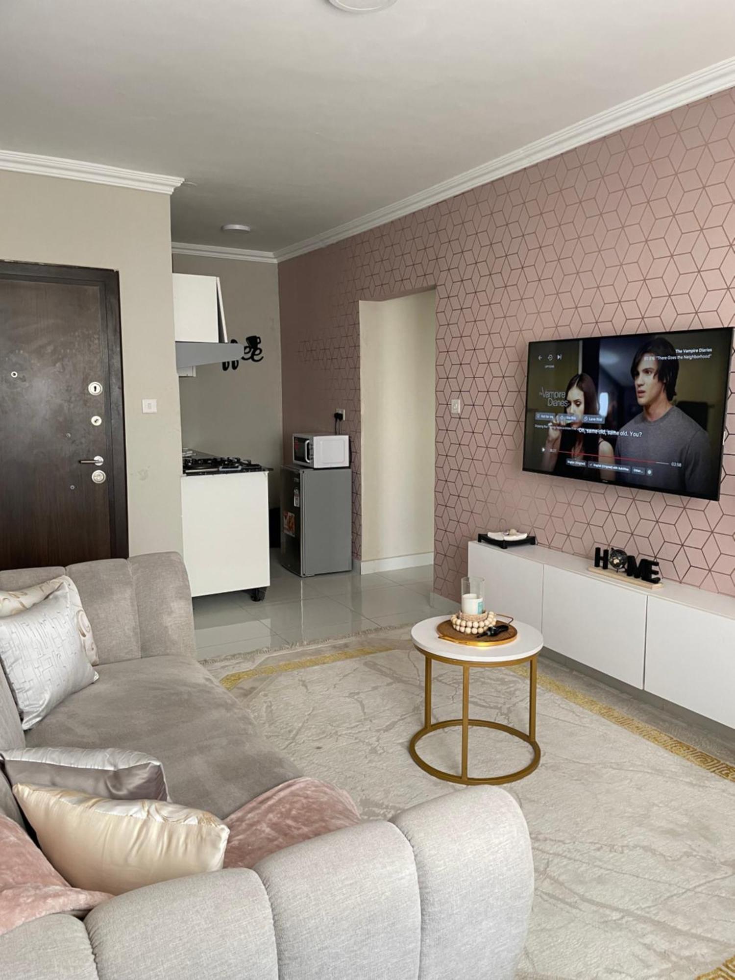 Apartment Chic Homes Jkia - Cozy Homes Near Jkia And Sgr