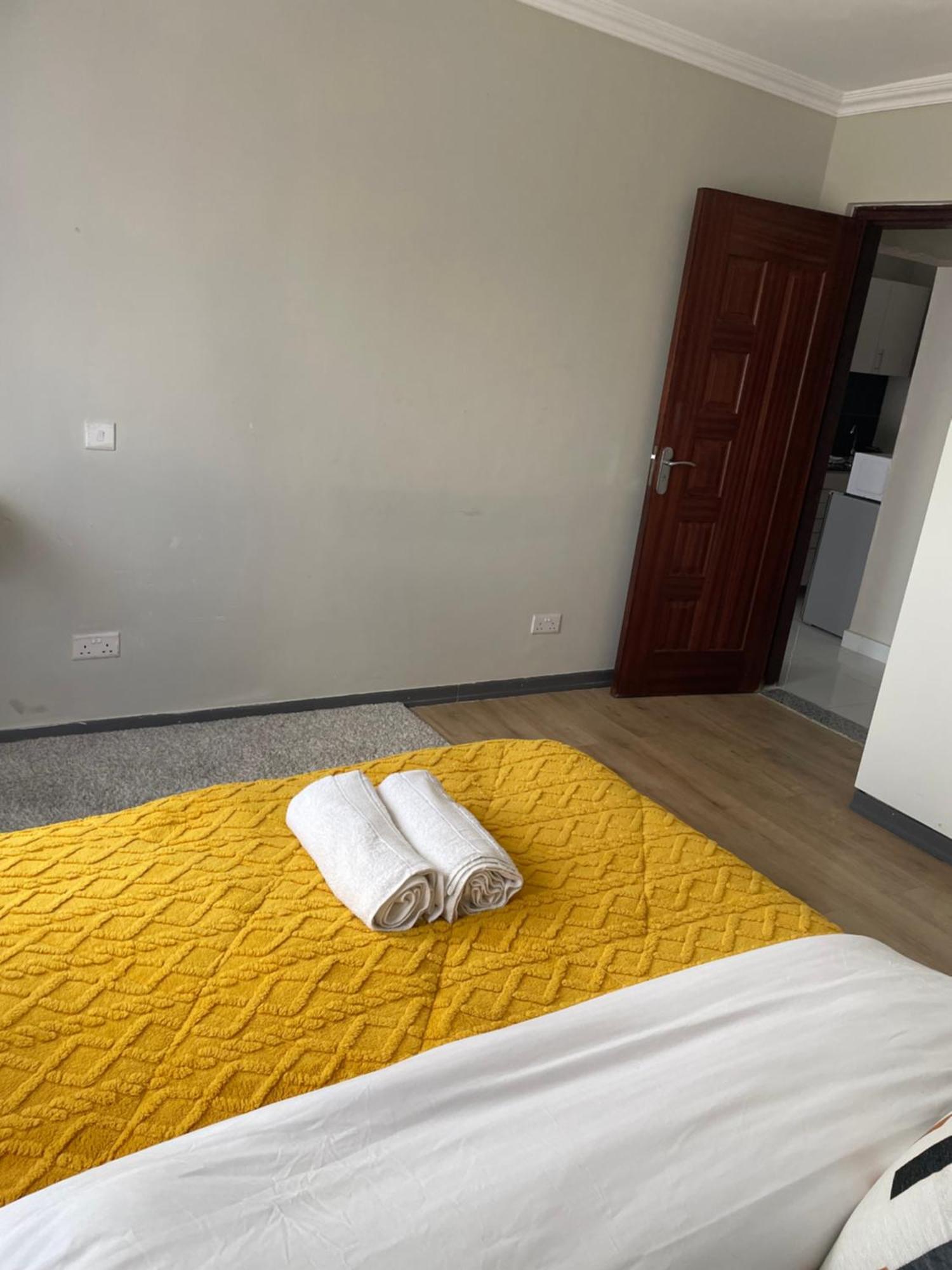 Chic Homes Jkia - Cozy Homes Near Jkia And Sgr Apartment *