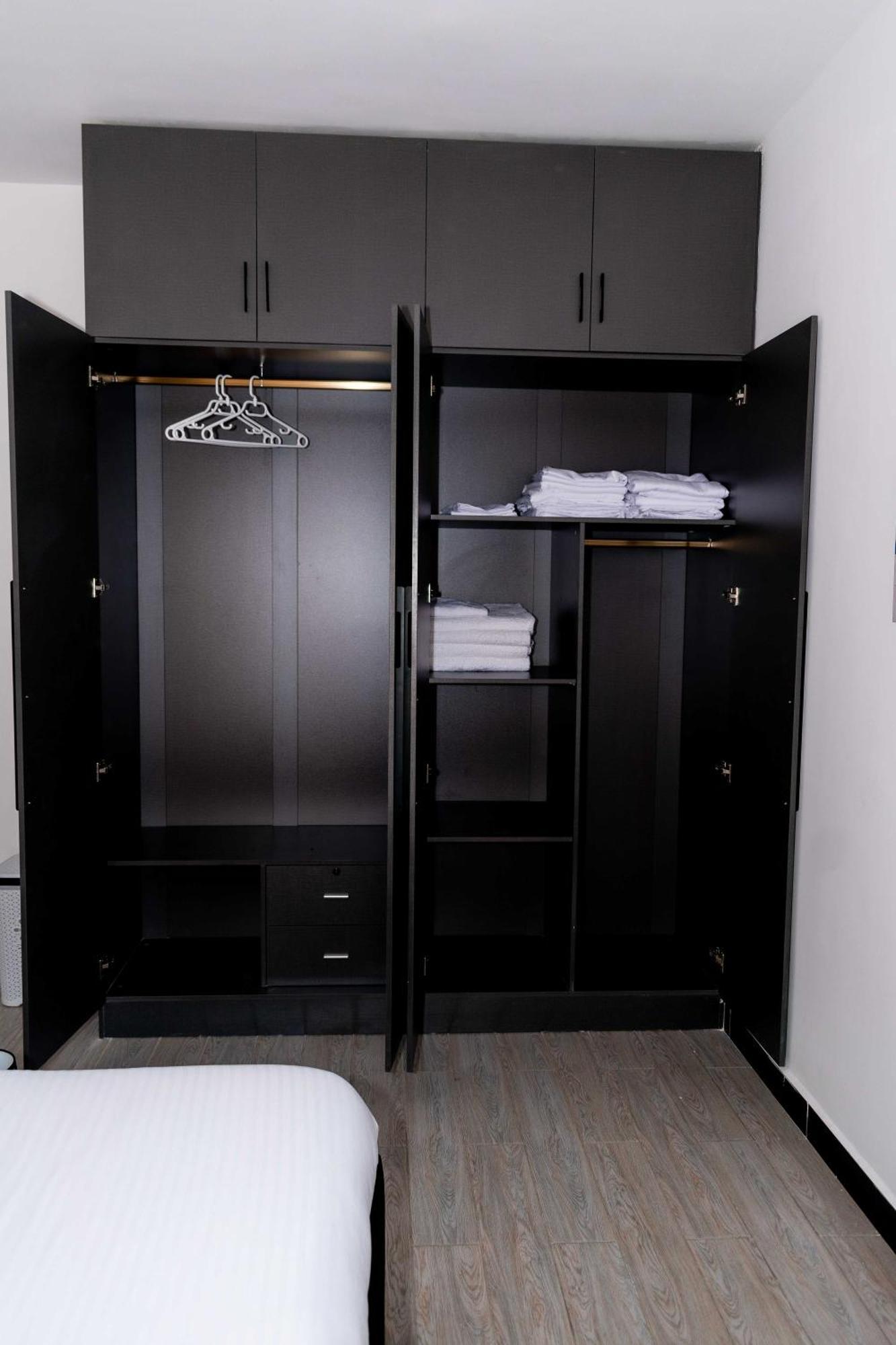 Apartment Staroot Charm 2br Yaya Center, Kilimani Nairobi