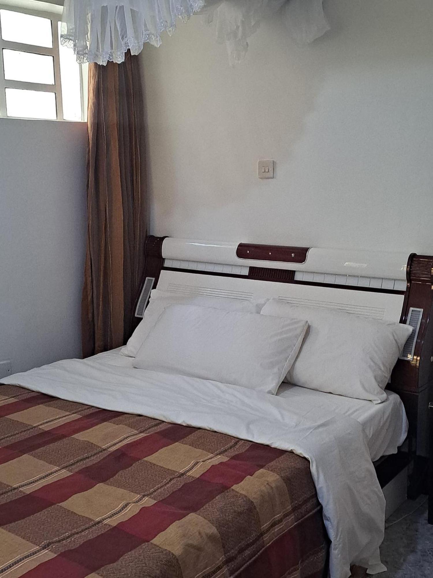 Lux Utawala Family House *