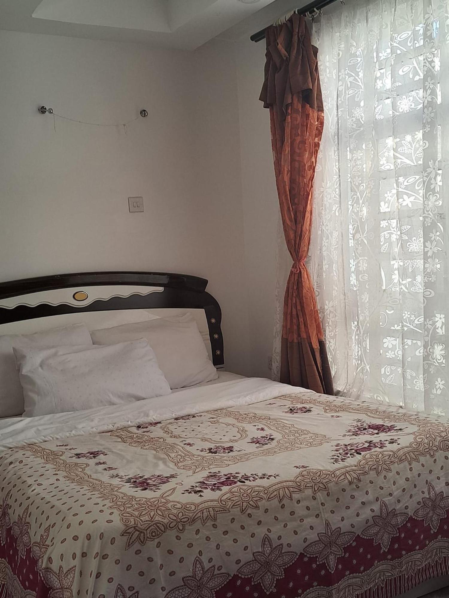 Lux Utawala Family House