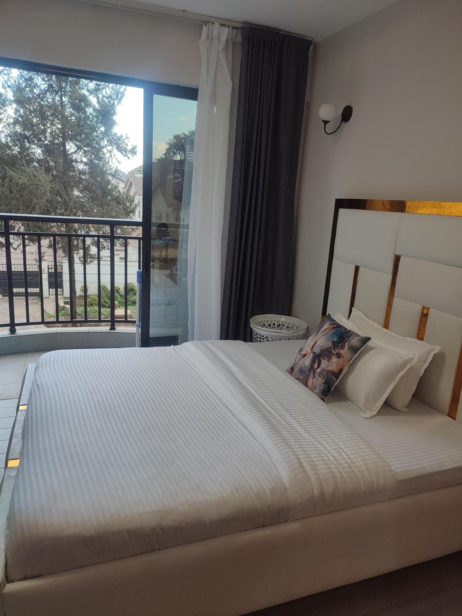 Super Kileleshwa With Gym,balcony & Netflix Apartment *