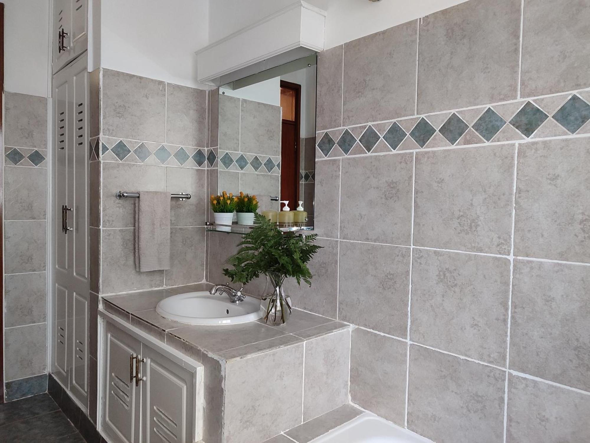 Lantana Gardens B2 & B8 Apartment *