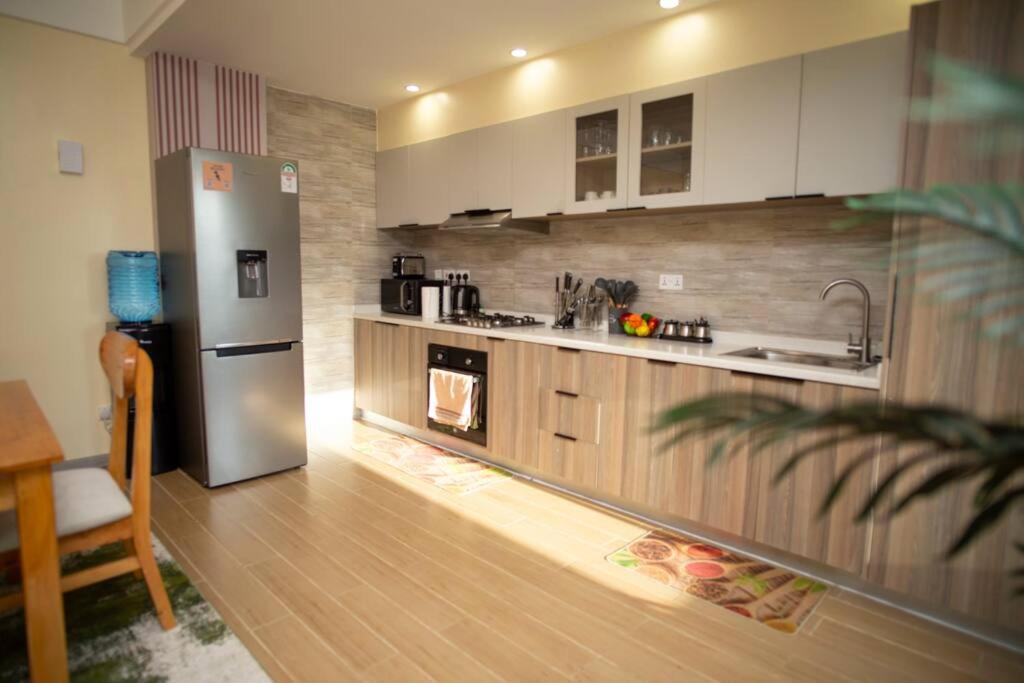 Apartment Modern Stylish Pool/gym/view