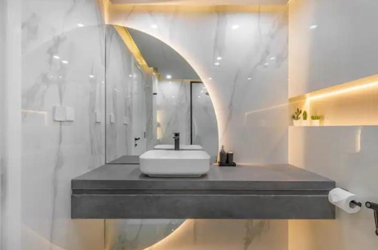 The Damrak Loft Apartment *