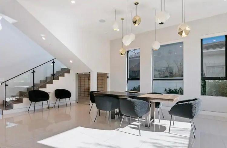 The Damrak Loft Apartment