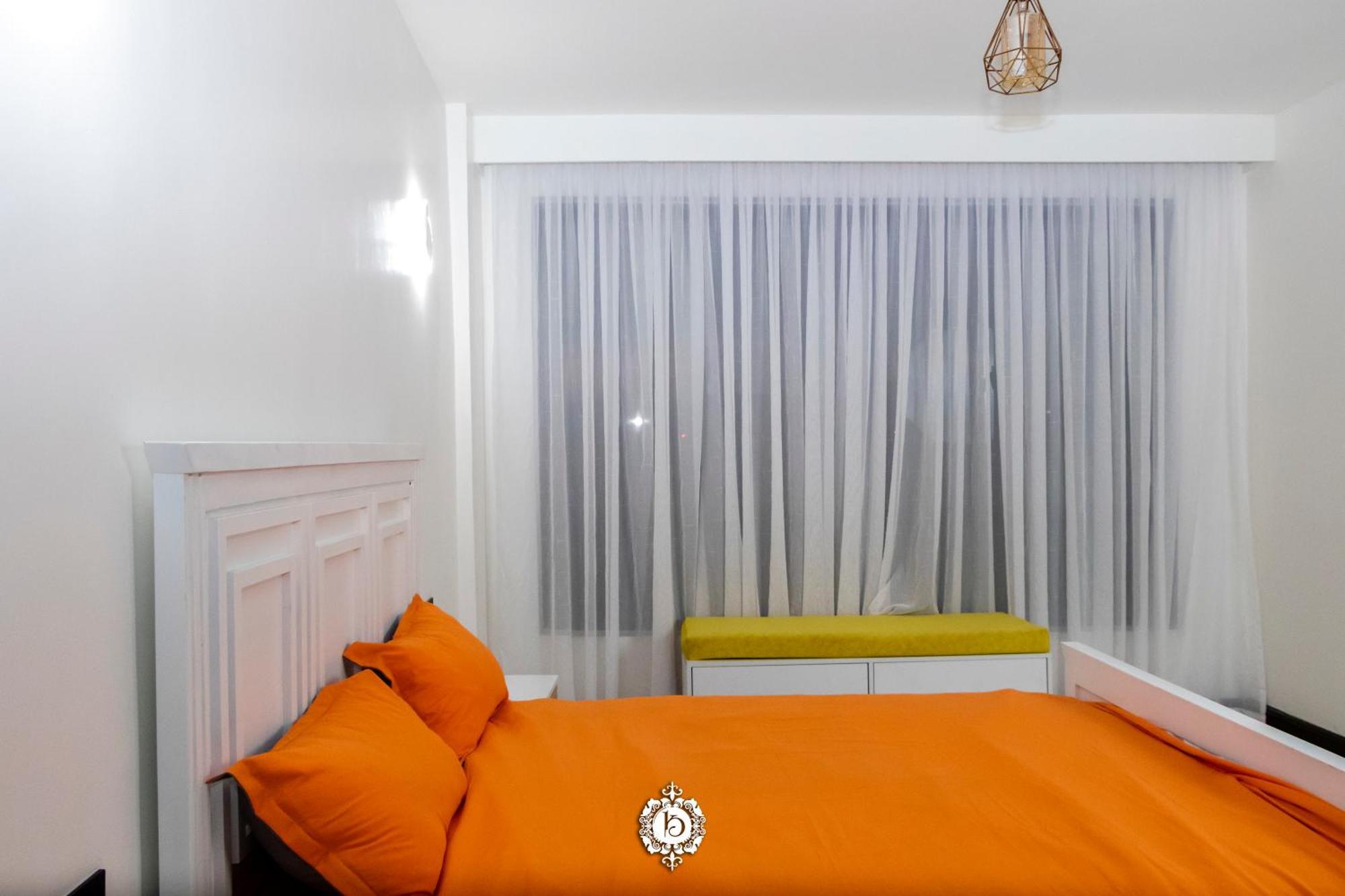 Apartment Apartment *