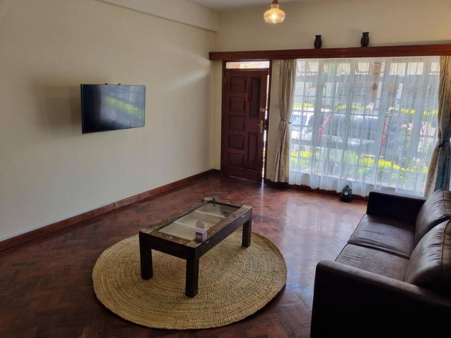 Shared With The Entertainment Spots Apartment *