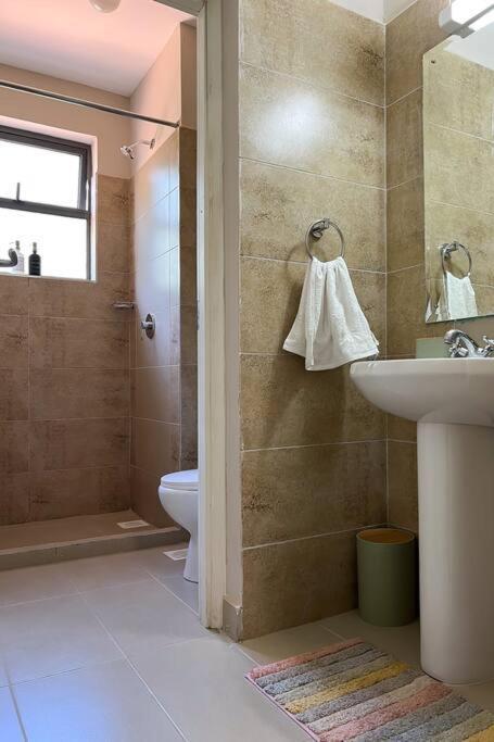 The Mood: Serene 2bd/pool/gym Apartment *