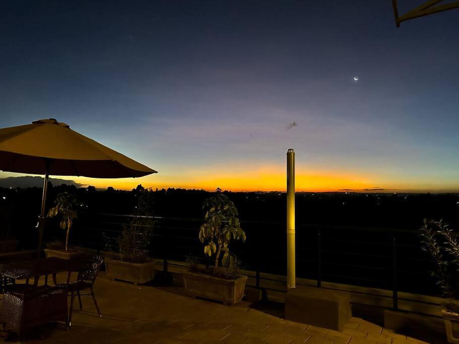 The Mood: Serene 2bd/pool/gym Apartment Nairobi
