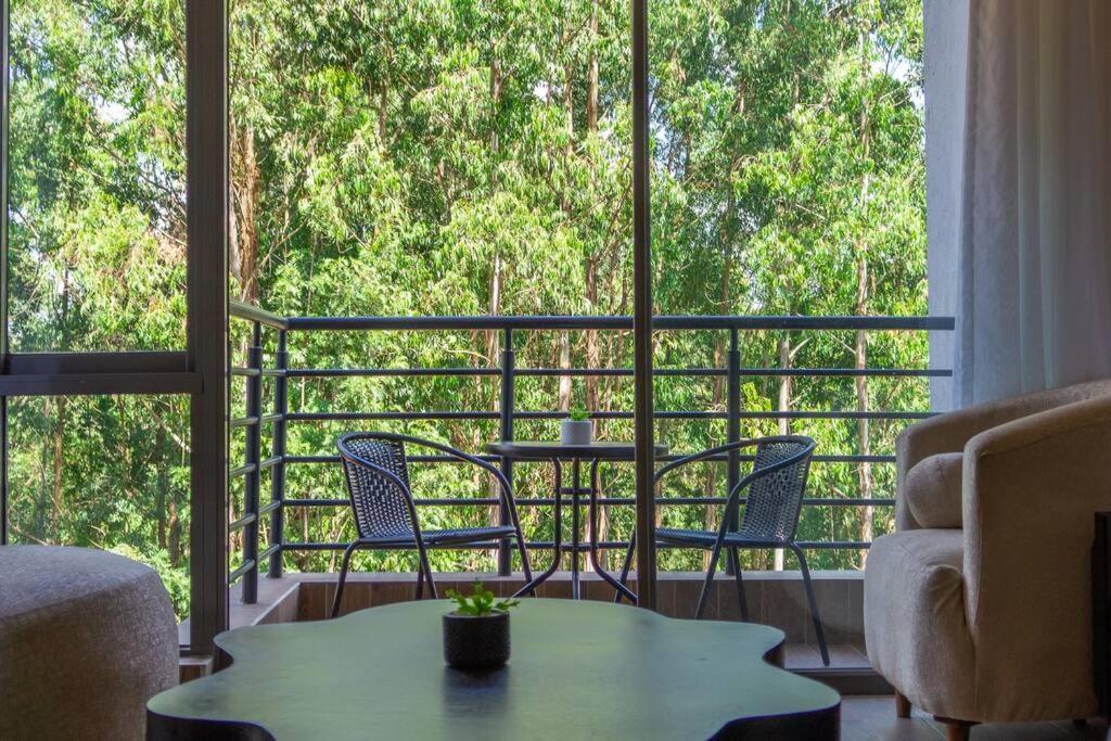 The Mood: Serene 2bd/pool/gym Apartment Nairobi