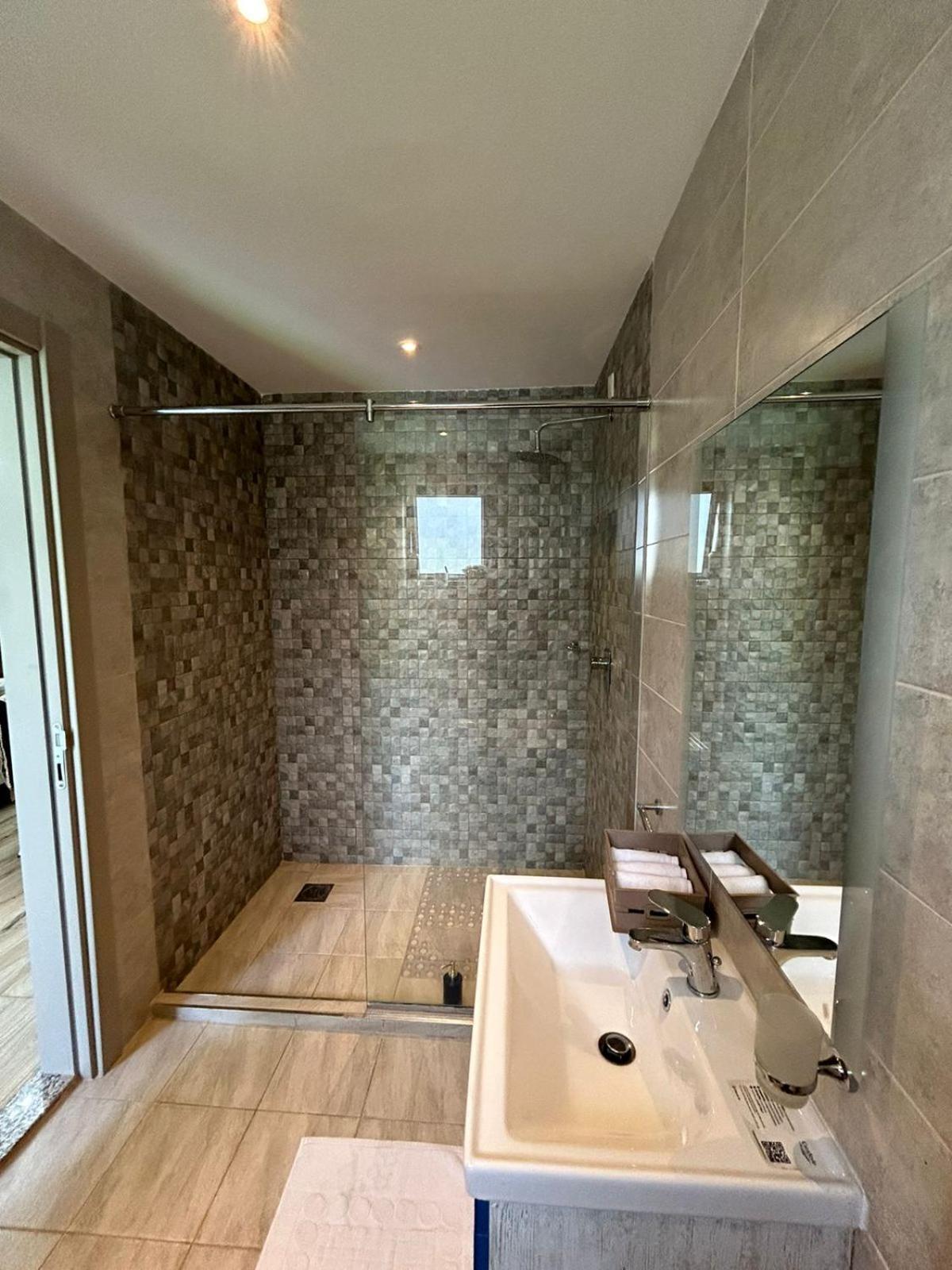 Mopearlz Elite Residency Apartment *