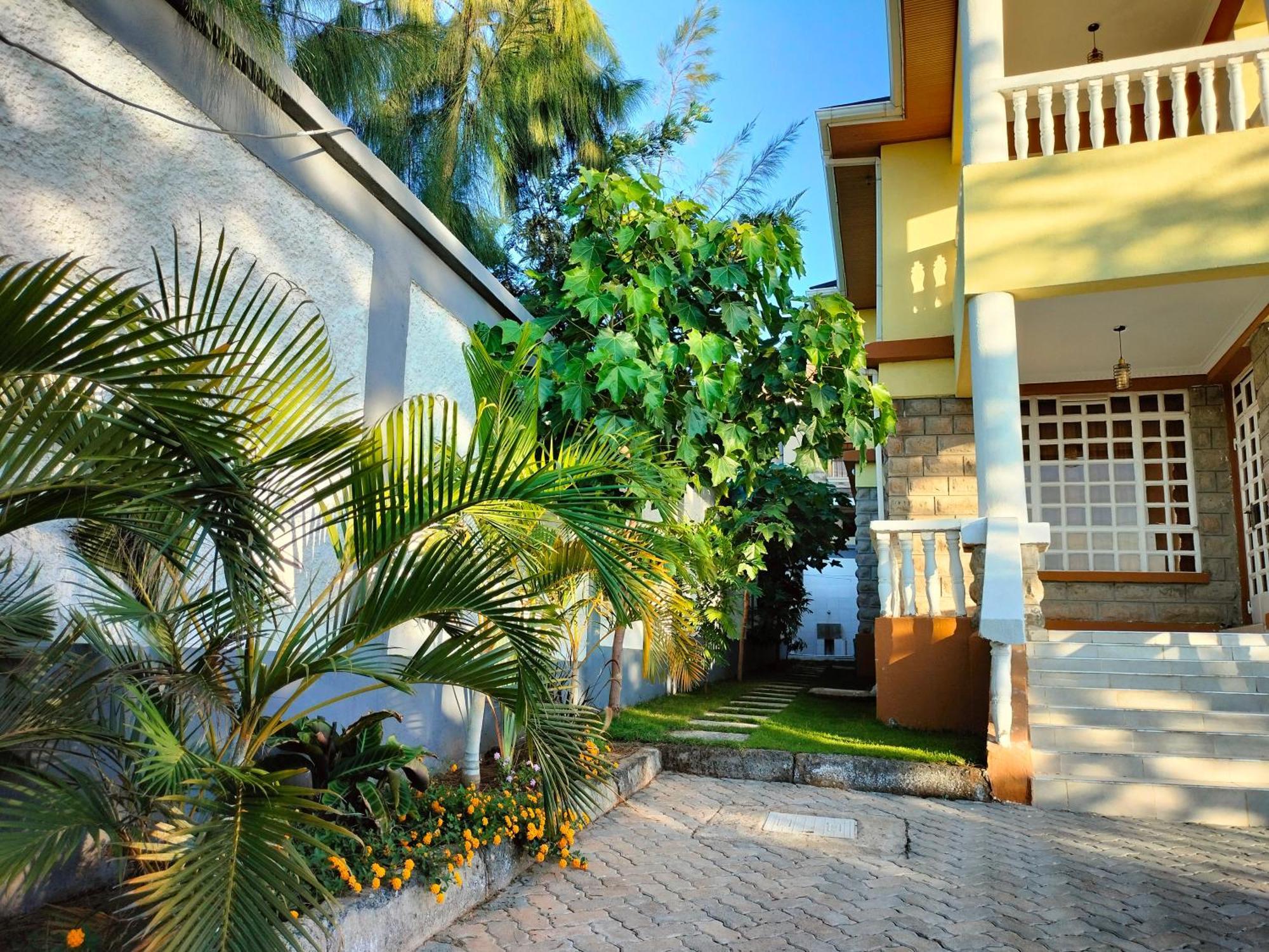 Monisa House *