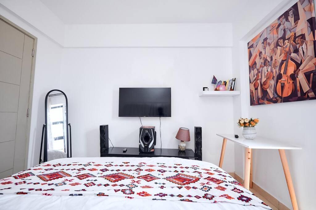 Apartment Artistic, Modern One Bedroom Duplex *