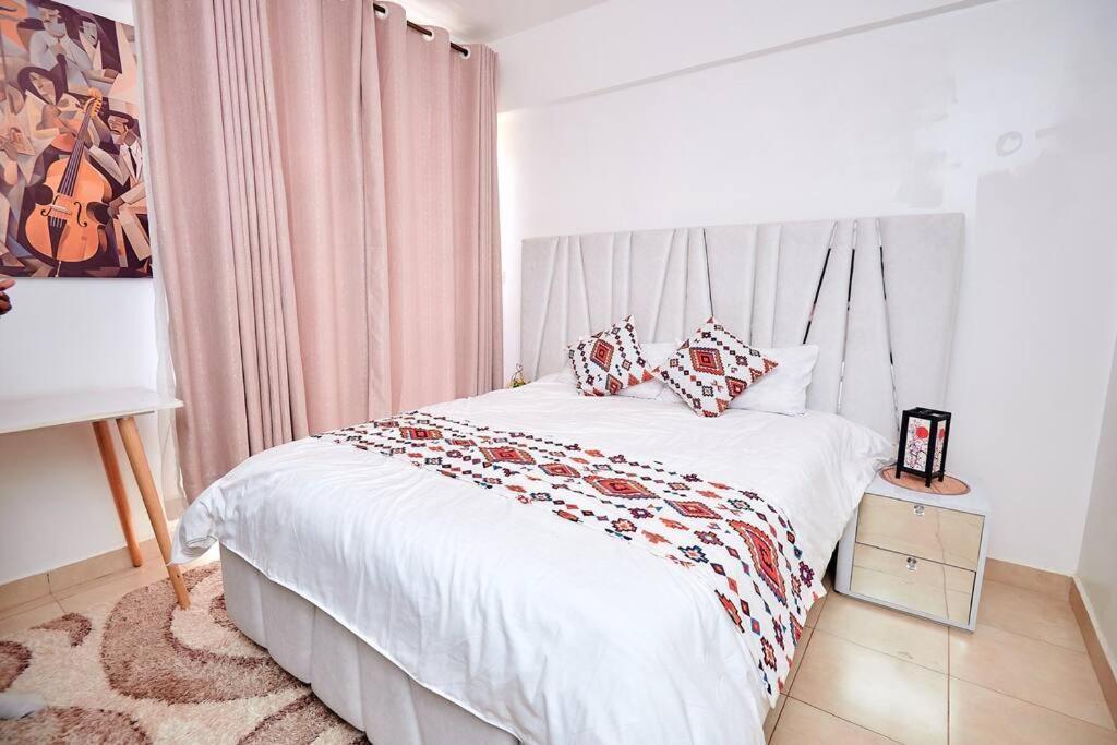 Apartment Artistic, Modern One Bedroom Duplex