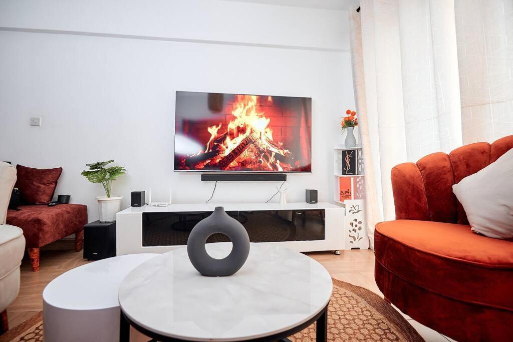 Apartment Artistic, Modern One Bedroom Duplex *