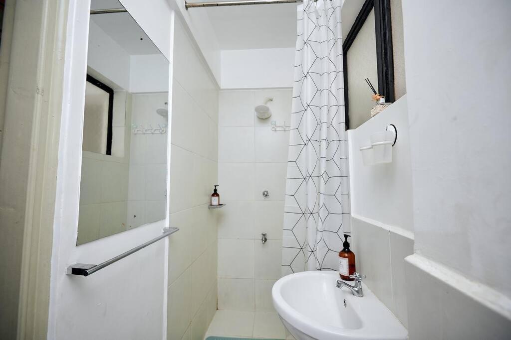 Apartment Artistic, Modern One Bedroom Duplex