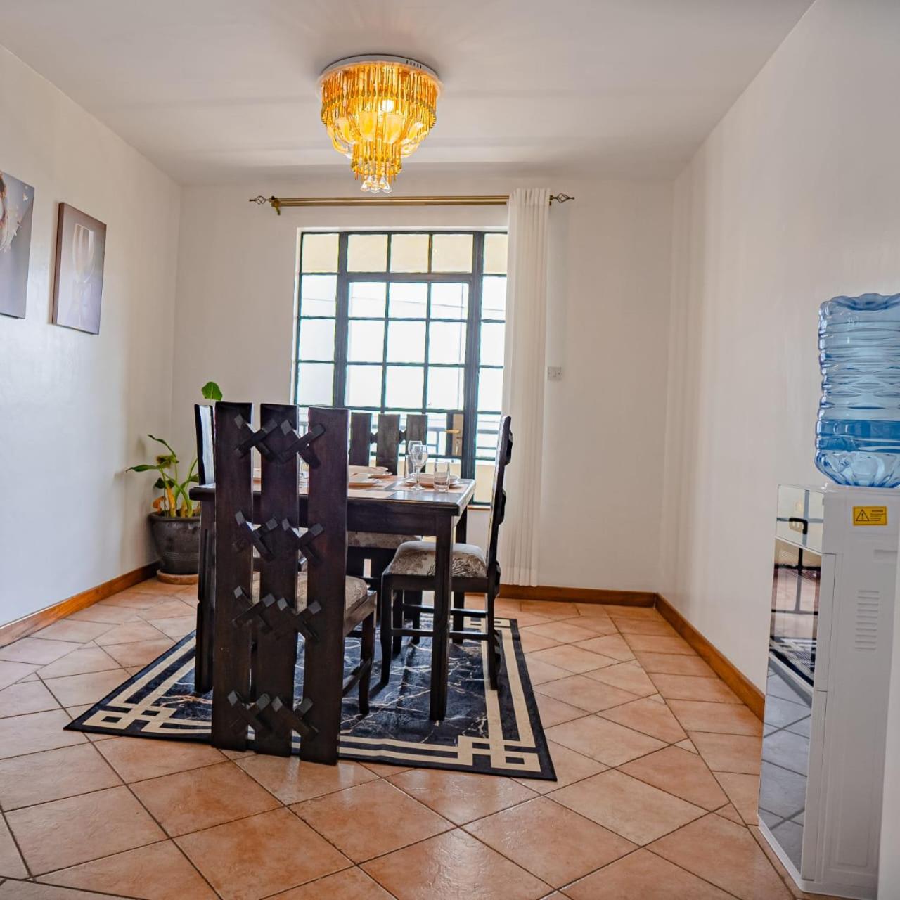 Elite Westlands Near West Gate And Sarit Malls Apartment *