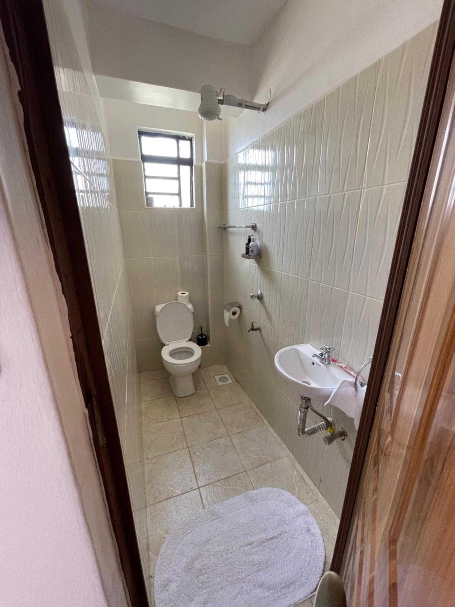 Chrystalkhomes Apartment *