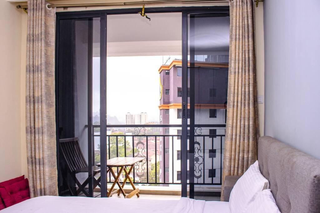 Modern 1br With Balcony, Pool/gym In Kileleshwa Apartment