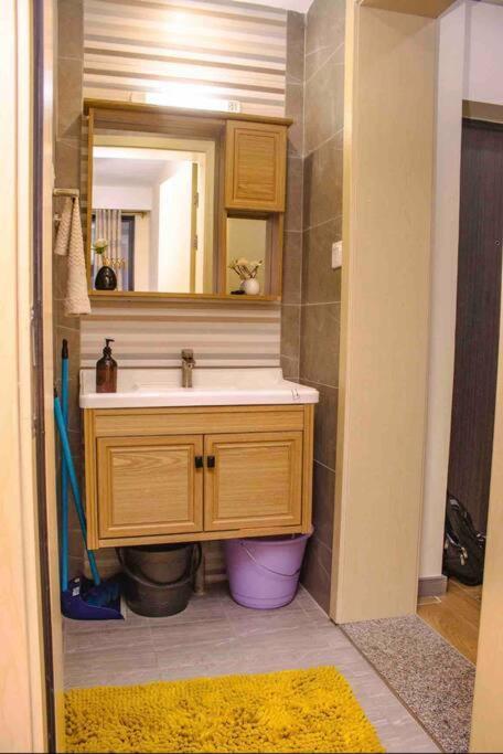 Apartment Modern 1br With Balcony, Pool/gym In Kileleshwa *