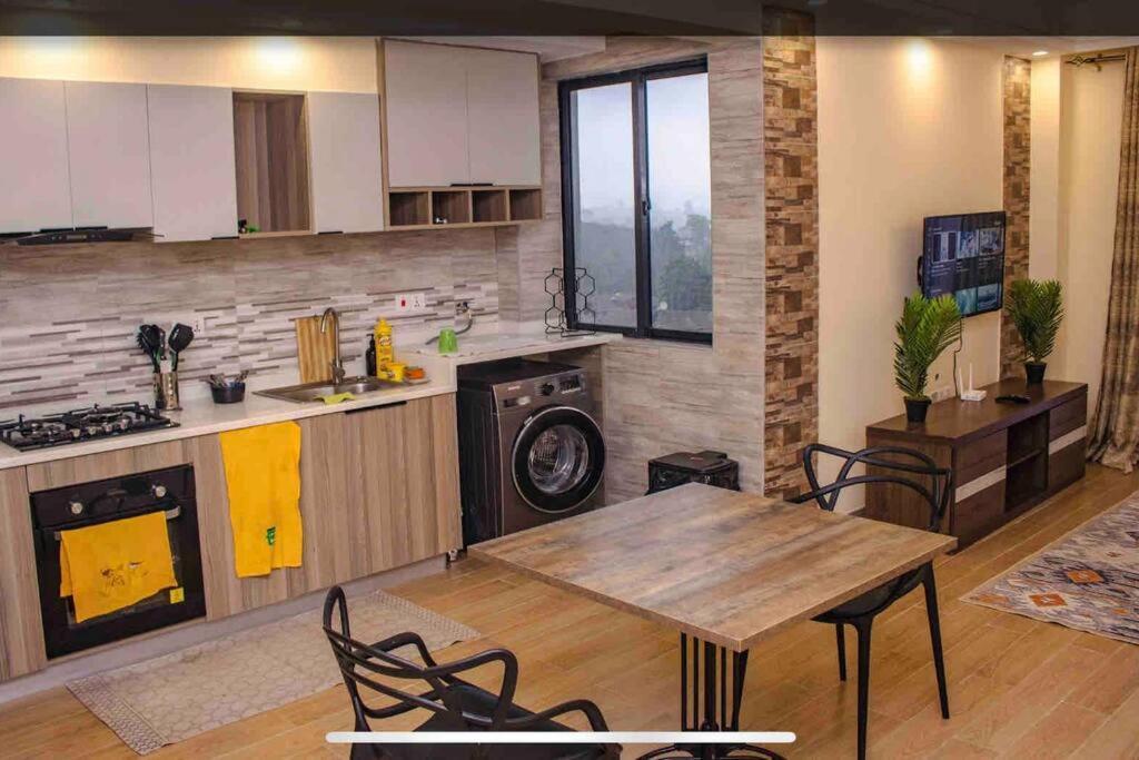 Modern 1br With Balcony, Pool/gym In Kileleshwa Apartment *