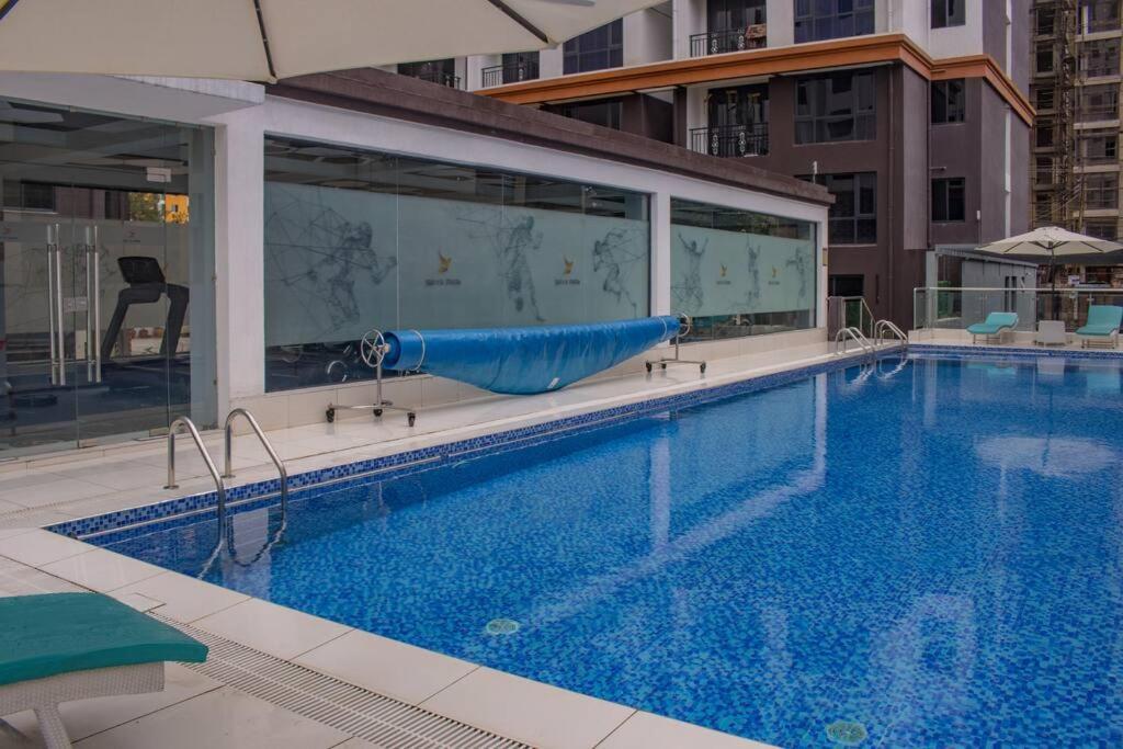 Apartment Modern 1br With Balcony, Pool/gym In Kileleshwa