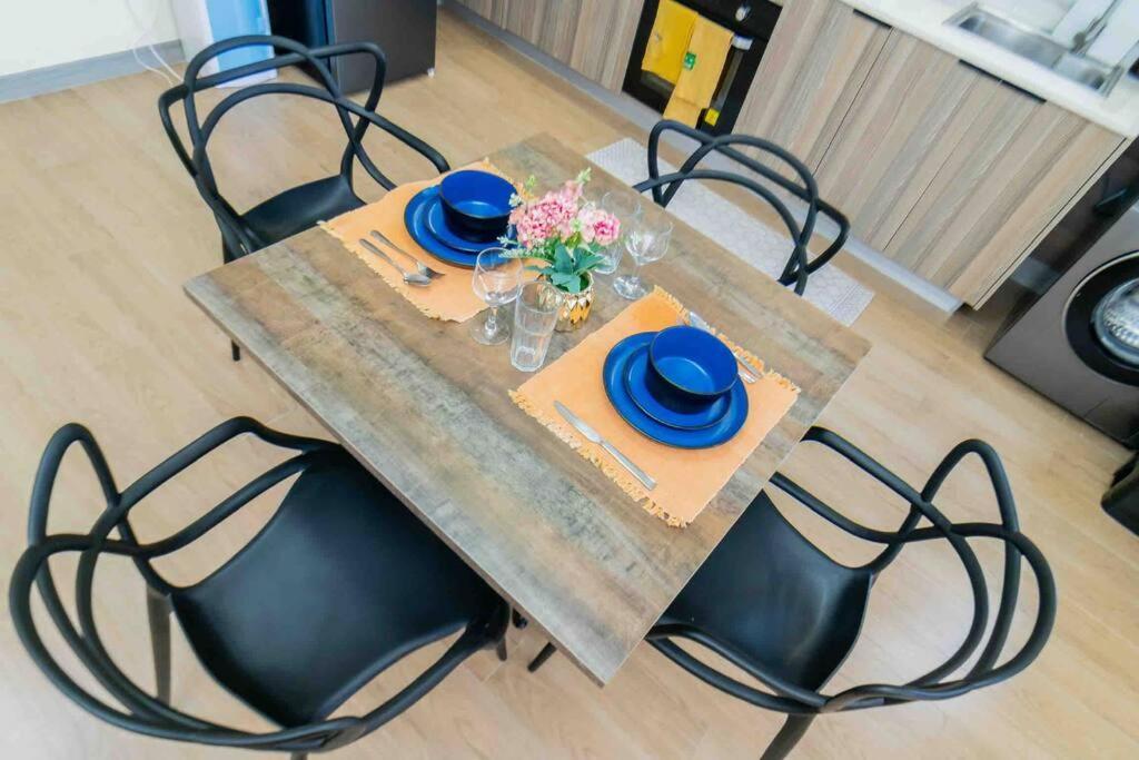 Modern 1br With Balcony, Pool/gym In Kileleshwa Nairobi