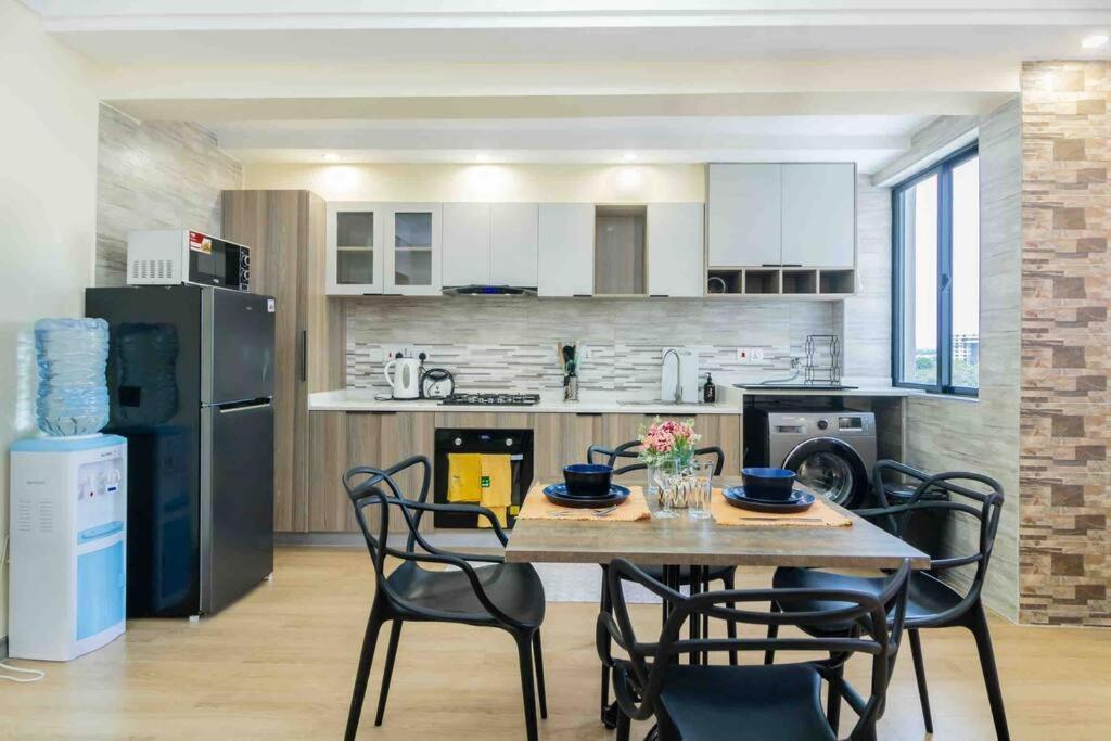 Apartment Modern 1br With Balcony, Pool/gym In Kileleshwa *