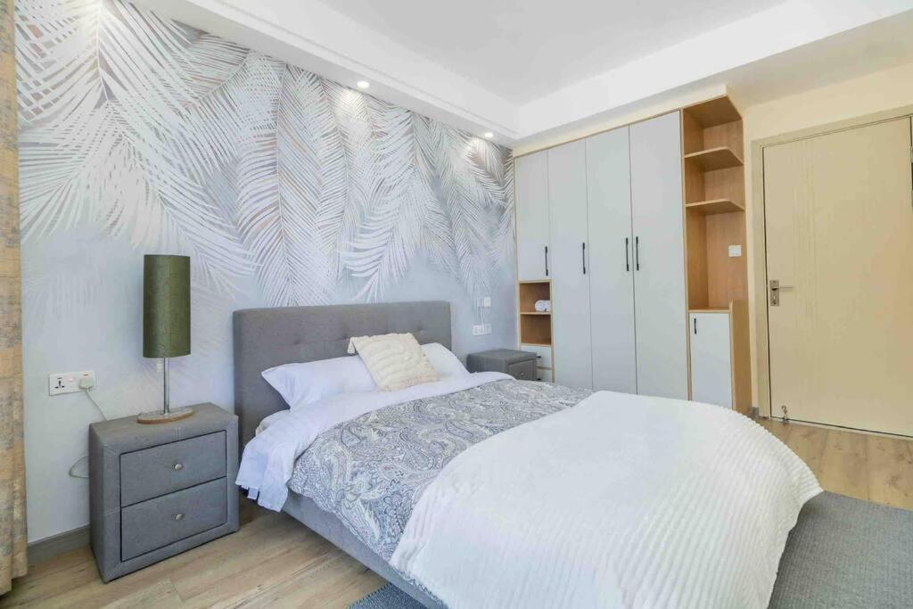 Modern 1br With Balcony, Pool/gym In Kileleshwa