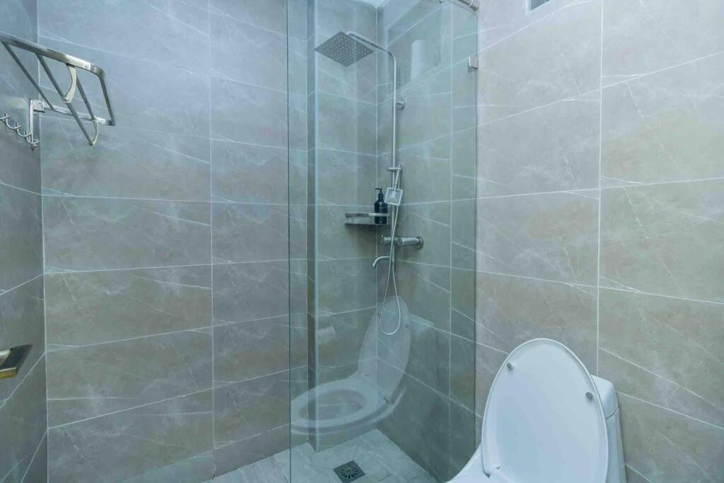 Apartment Modern 1br With Balcony, Pool/gym In Kileleshwa Nairobi