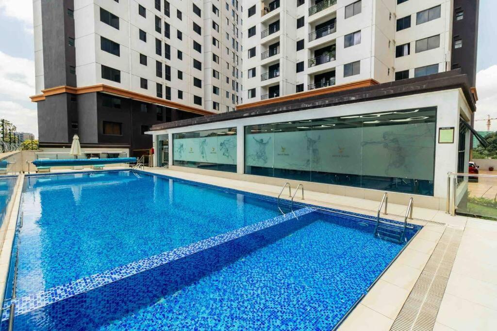 Modern 1br With Balcony, Pool/gym In Kileleshwa Apartment Nairobi
