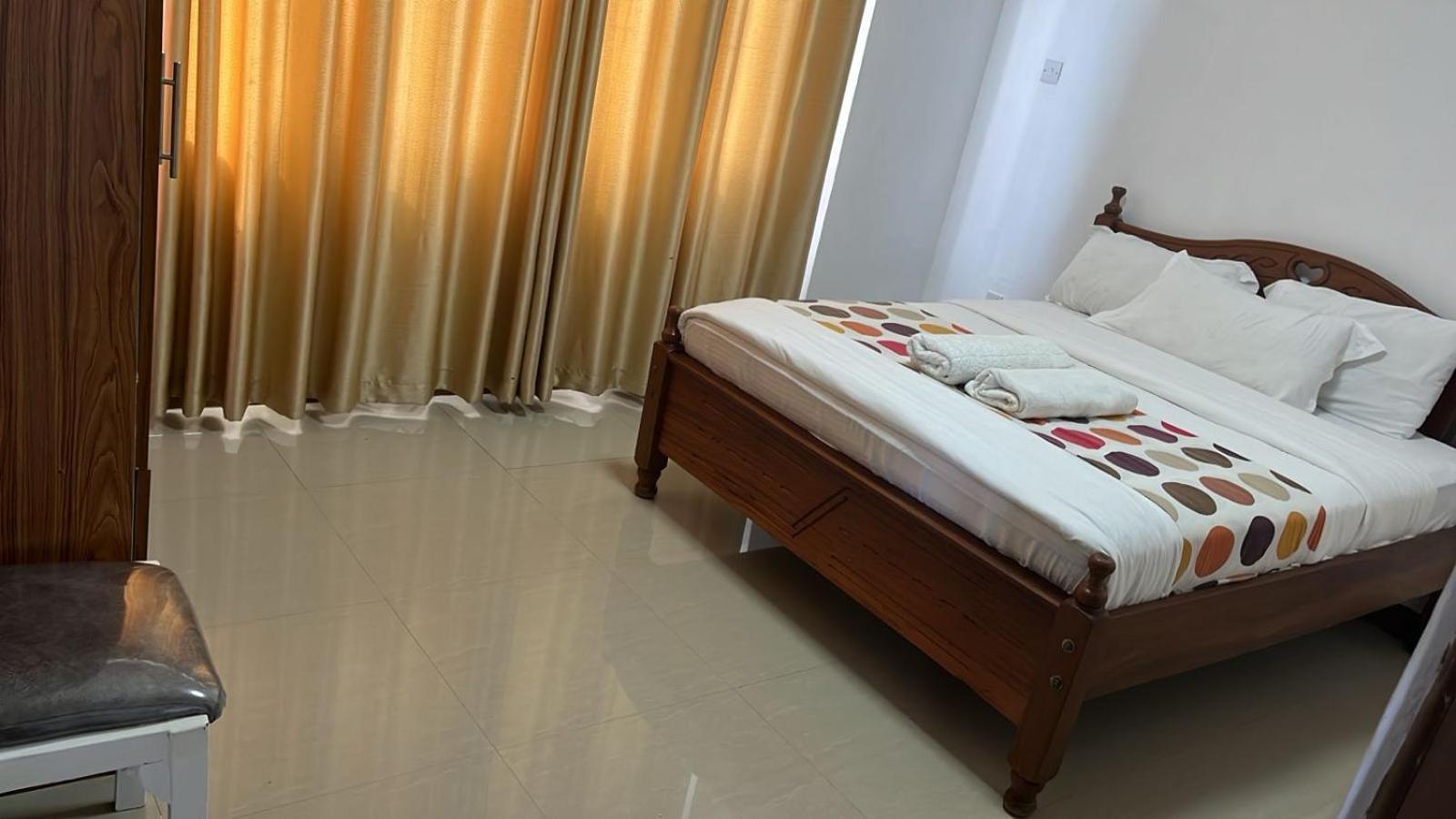 Apartment Tcr Residences At Kings Millennium- 3bdrm Apts, Ensuite, 7km To Jki Airport, 7km To Cbd *