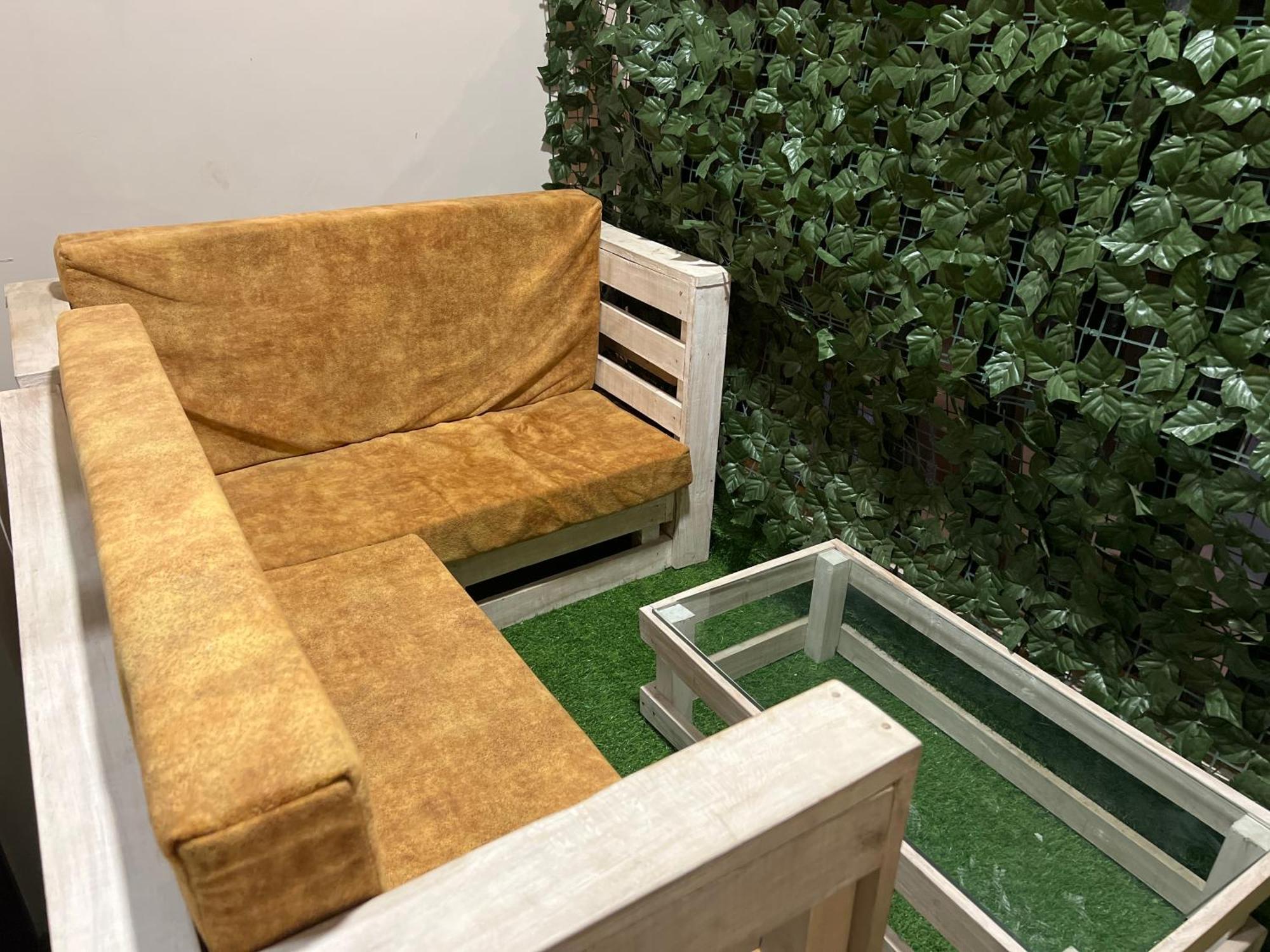 Apartment Fully Furnished 2 Bedroom With A Spacious Balcony Behind Gateway Mall 10 Minutes To Jkia,5min To Sgr With Ac,washing Machine And Lift