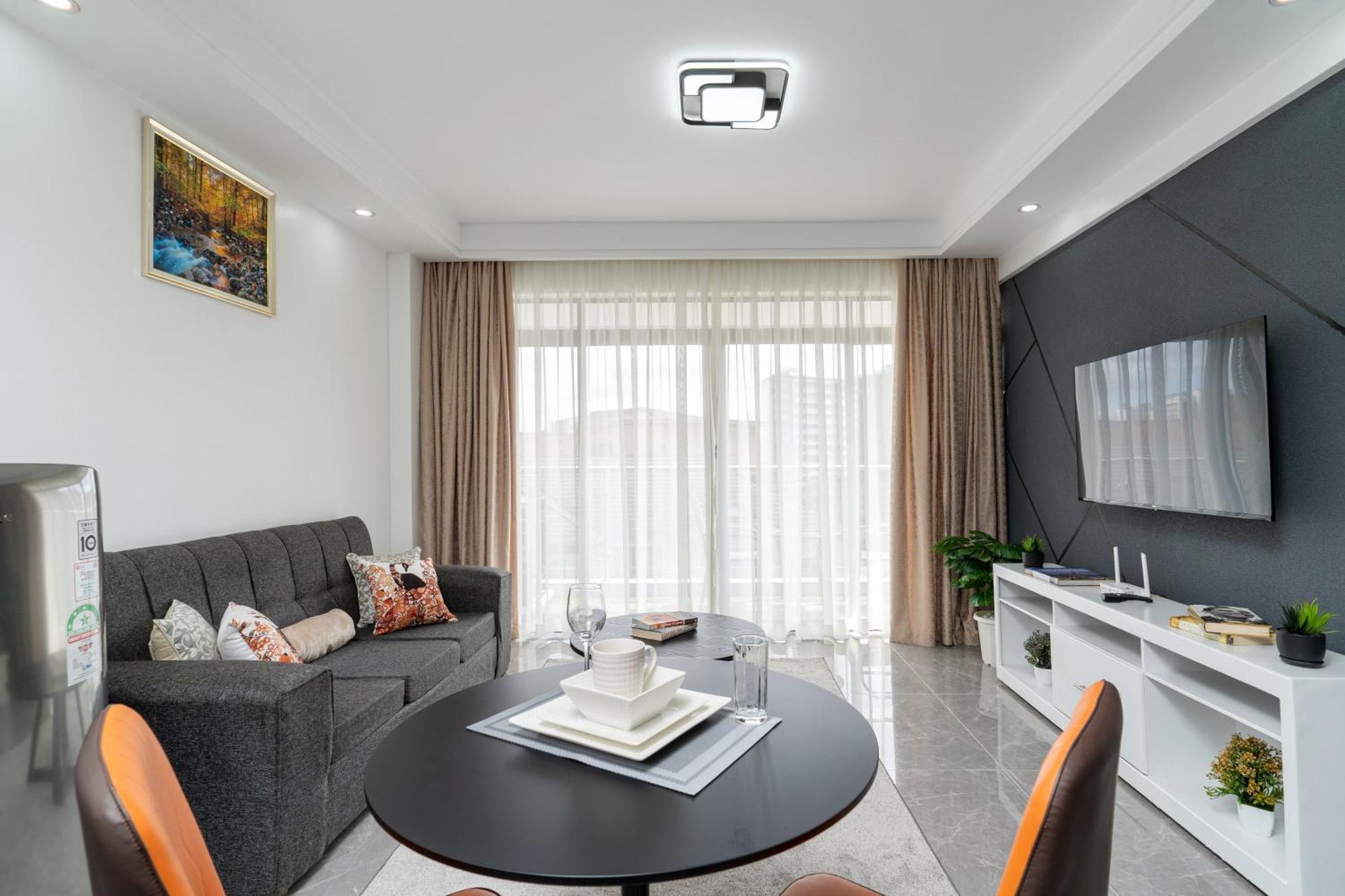 Modern Luxe 1 Bedroom *
