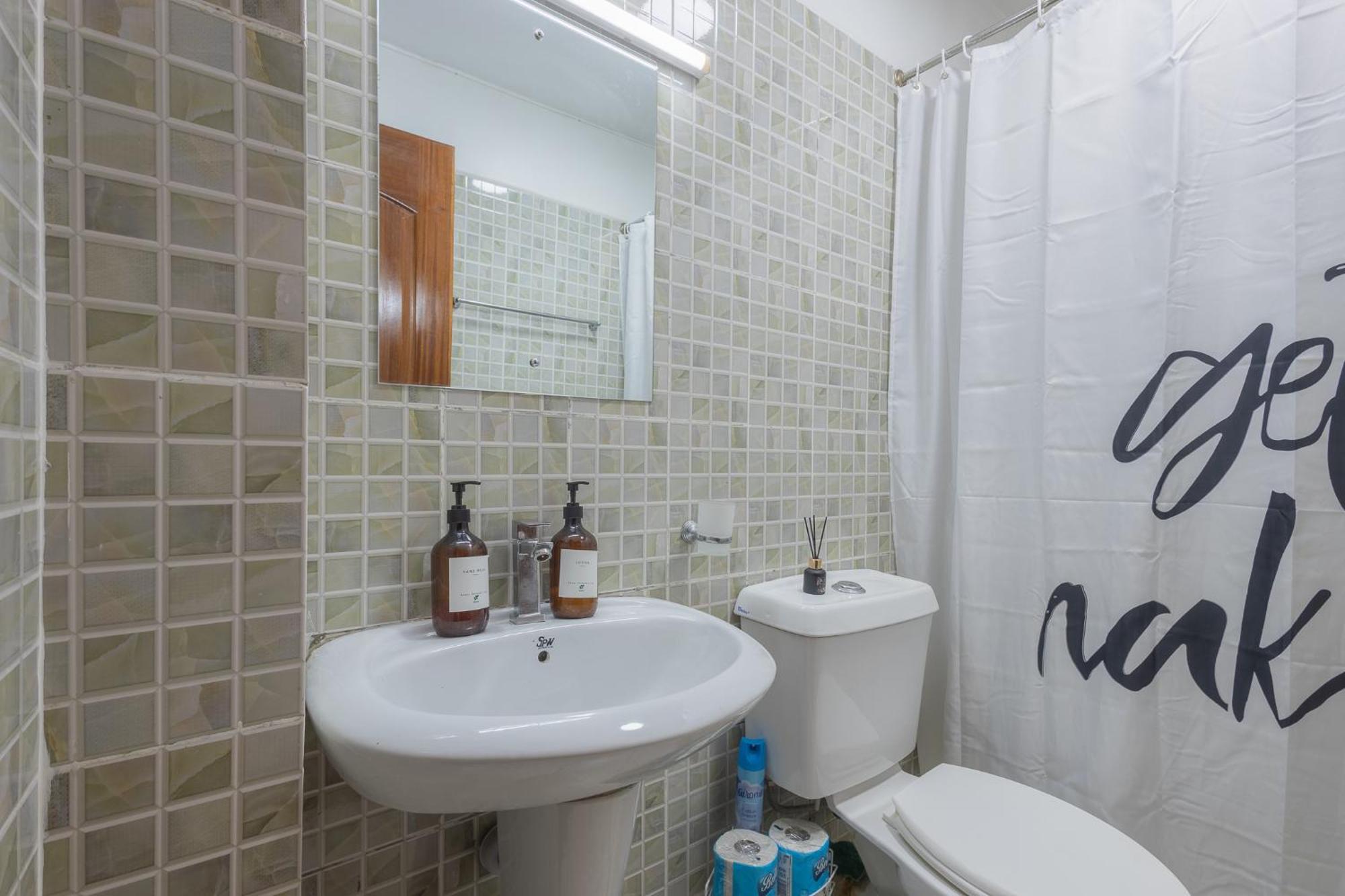 Apartment Furnished 1 Bedroom In Nairobi. 15 Mins To Cbd. Free Wi-fi & Parking *