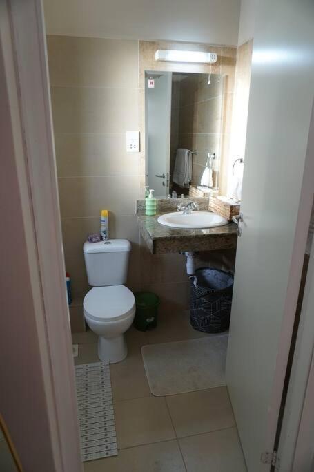 Modern 2br Sanctuary, Pool & Gym Apartment *