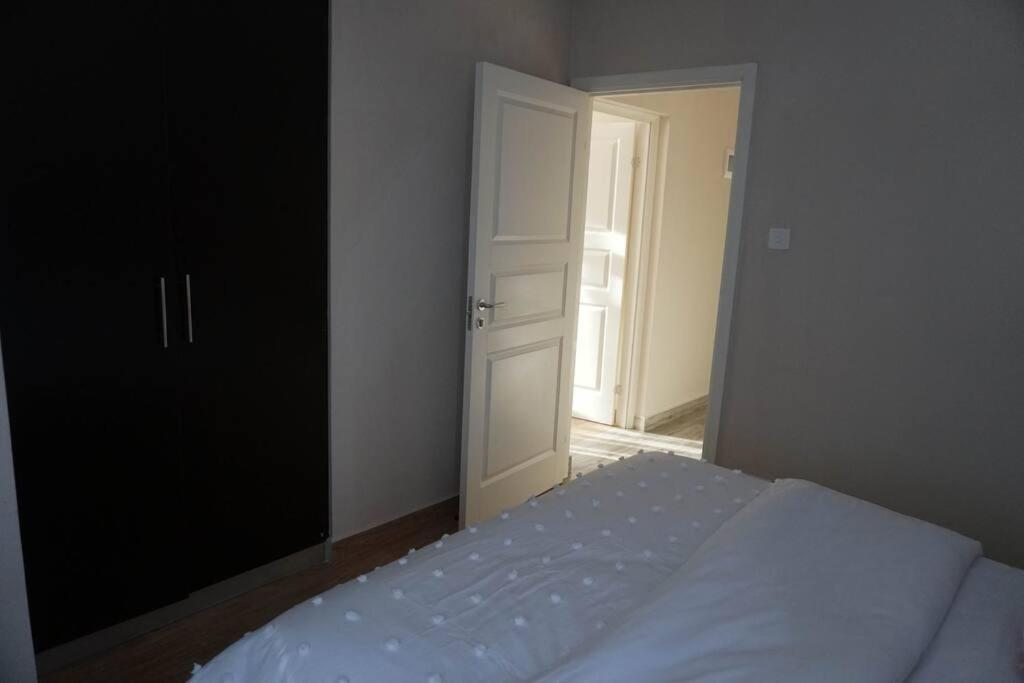 Modern 2br Sanctuary, Pool & Gym *