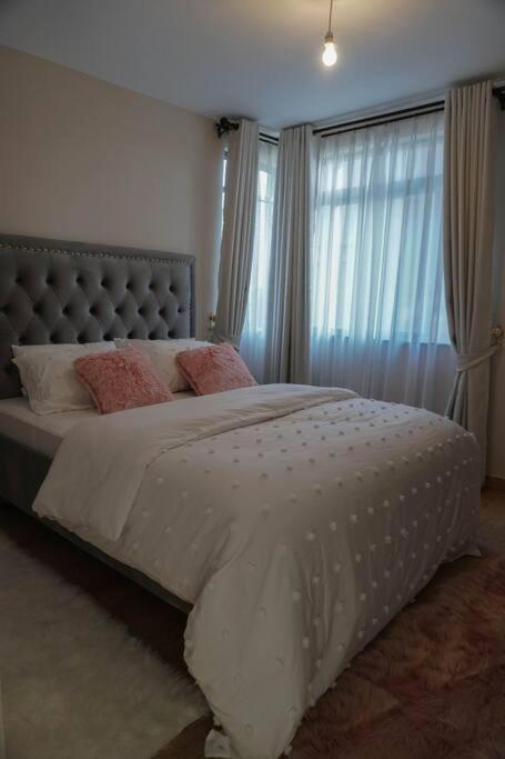 Modern 2br Sanctuary, Pool & Gym * Nairobi