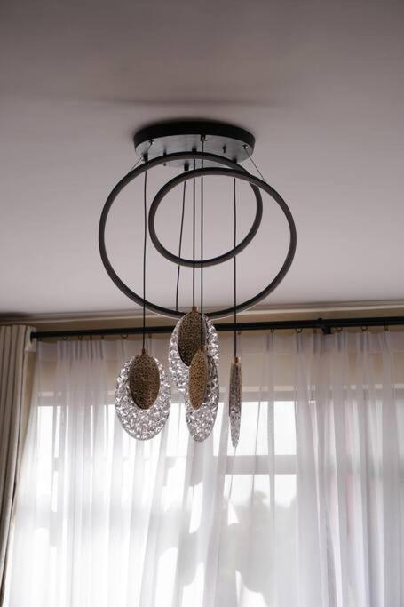 Modern 2br Sanctuary, Pool & Gym *