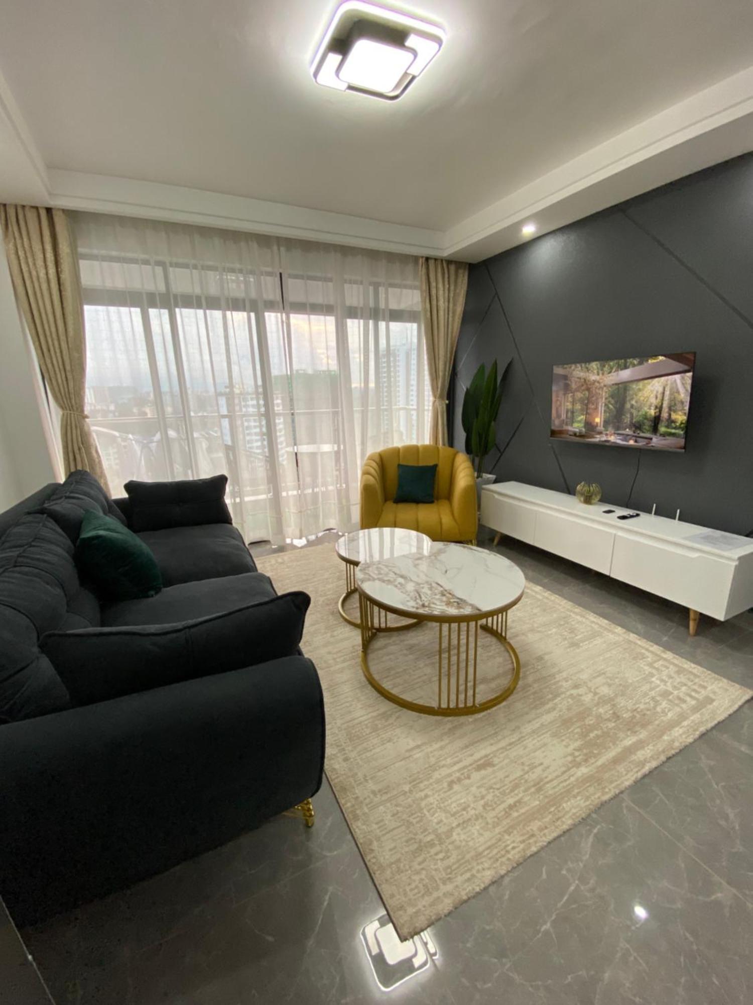Rare Find Cozy 1bed With Skyline Views