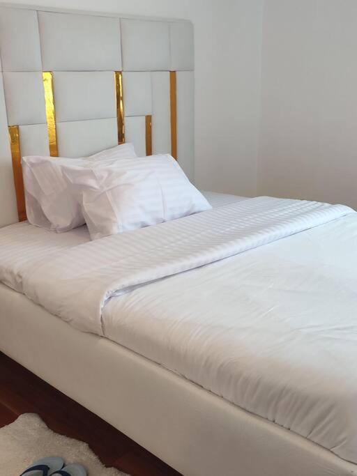 Kilimani One And Half Bedroom Nairobi