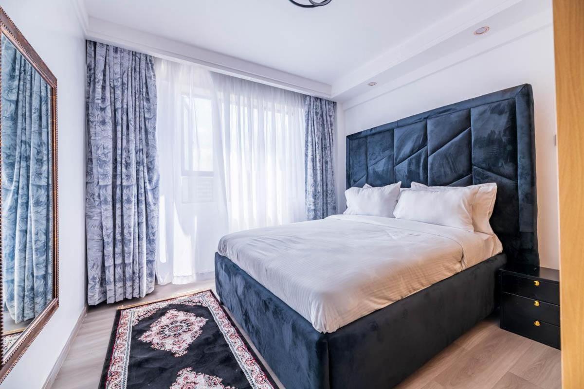 Apartment Luxury One Bedroom W/indoor Fireplace *